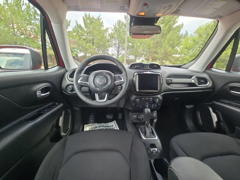 Used 2023 Red Jeep Latitude image 40