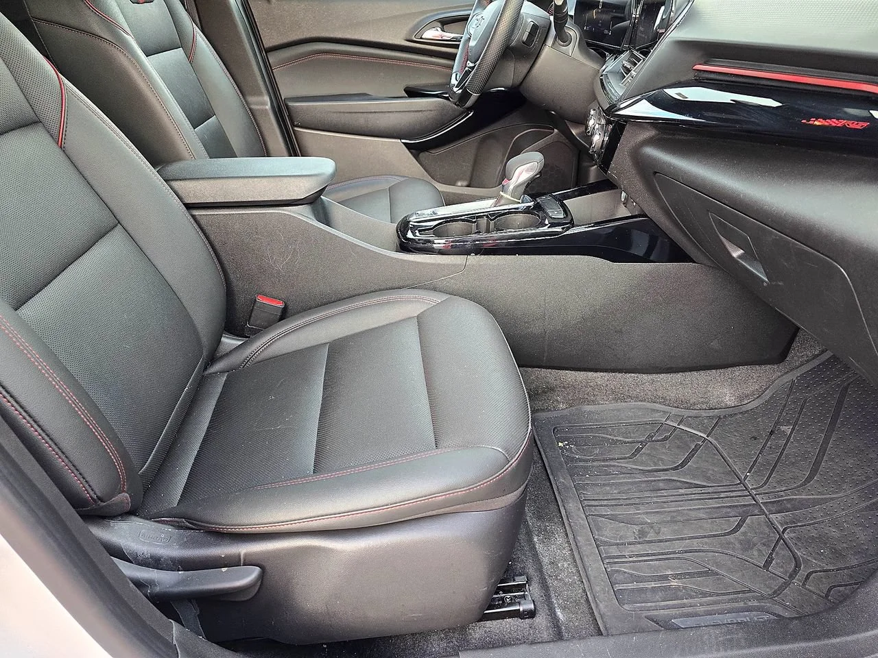 Used 2025 Summit White Chevrolet 2RS image 35
