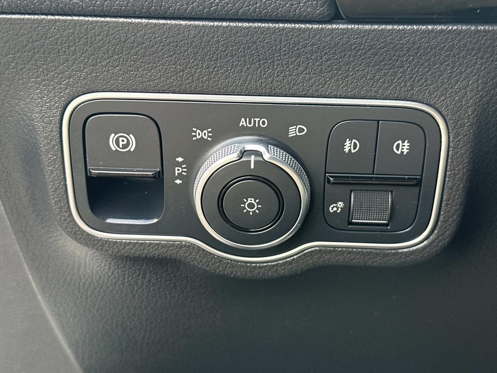 Used 2021 Polar White Mercedes-Benz GLA 250 image 28