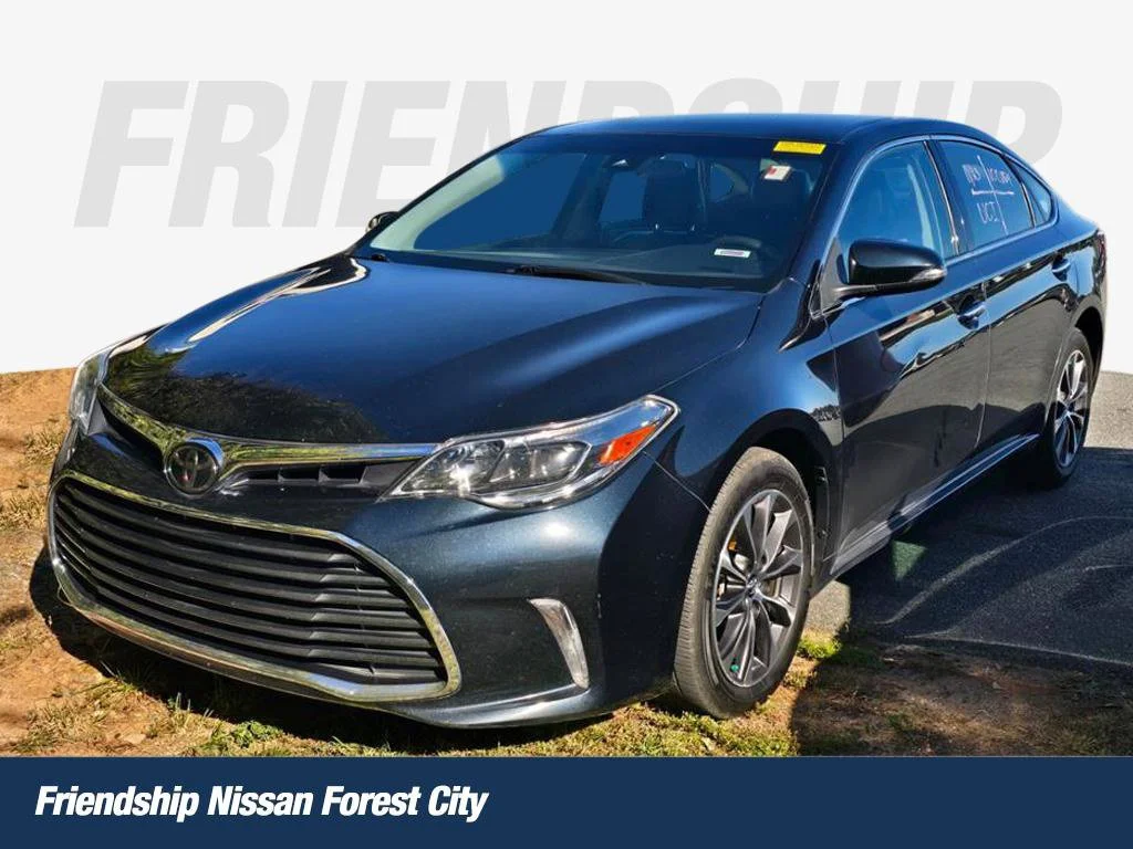 Used 2018 Gray Toyota XLE image 1