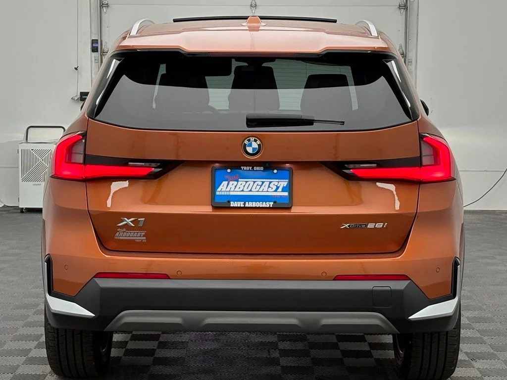 Used 2023 Utah Orange Metallic BMW xDrive28i image 10