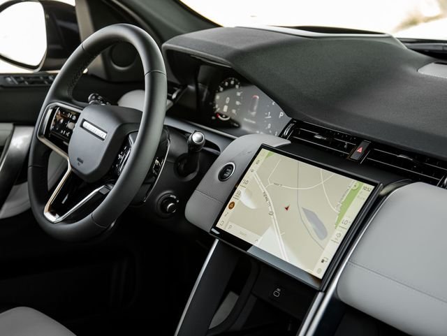New 2024 Silicon Silver Land Rover SE image 29