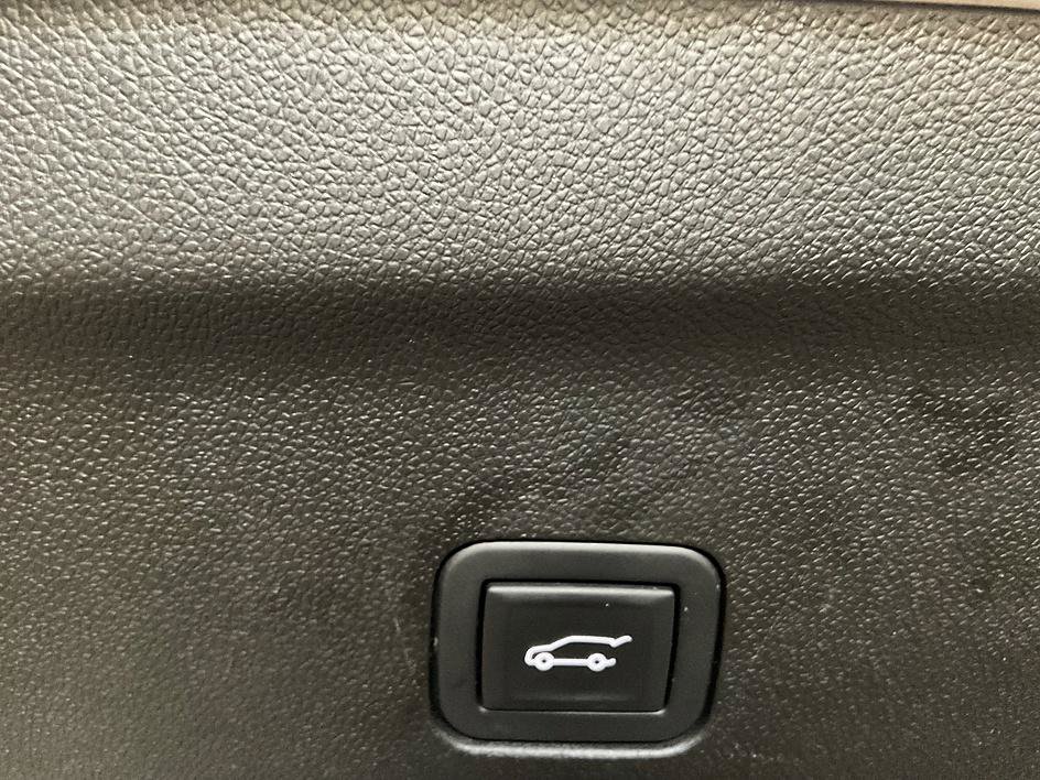 Used 2023 White Chevrolet High Country image 17