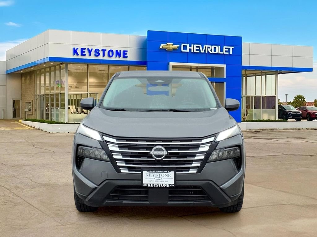 Used 2025 Gray Nissan SV FWD image 2