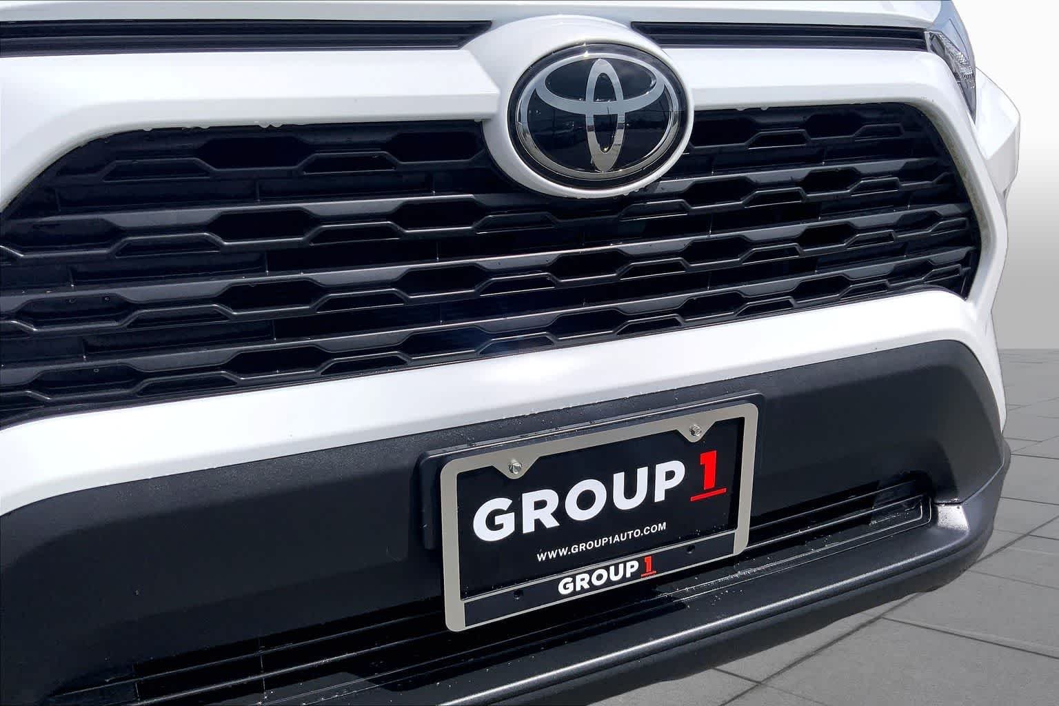 Used 2025 Ice Cap Toyota XLE image 29