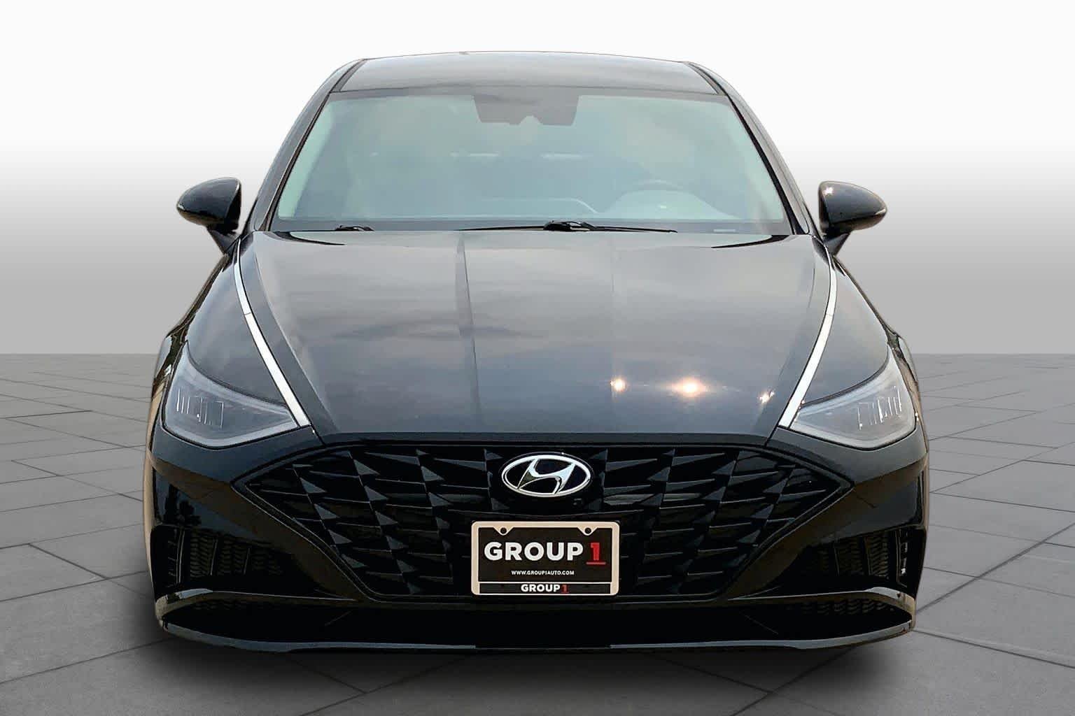 Used 2022 Phantom Black Hyundai SEL image 4