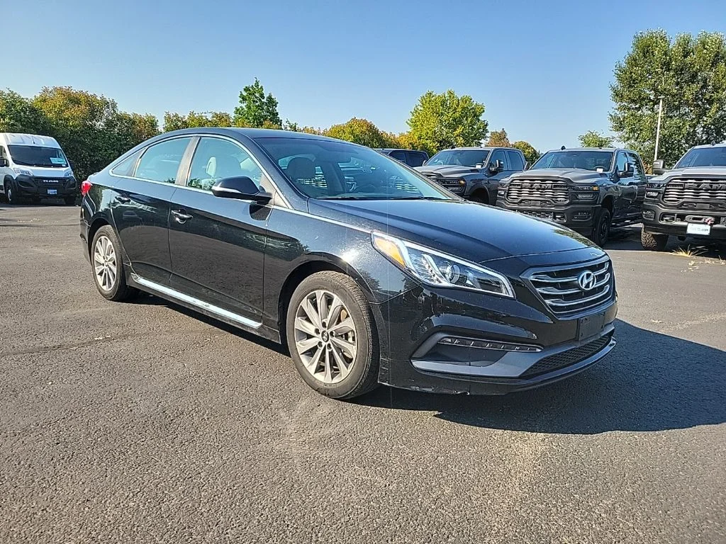 Used 2015 Phantom Black Hyundai Sport image 7