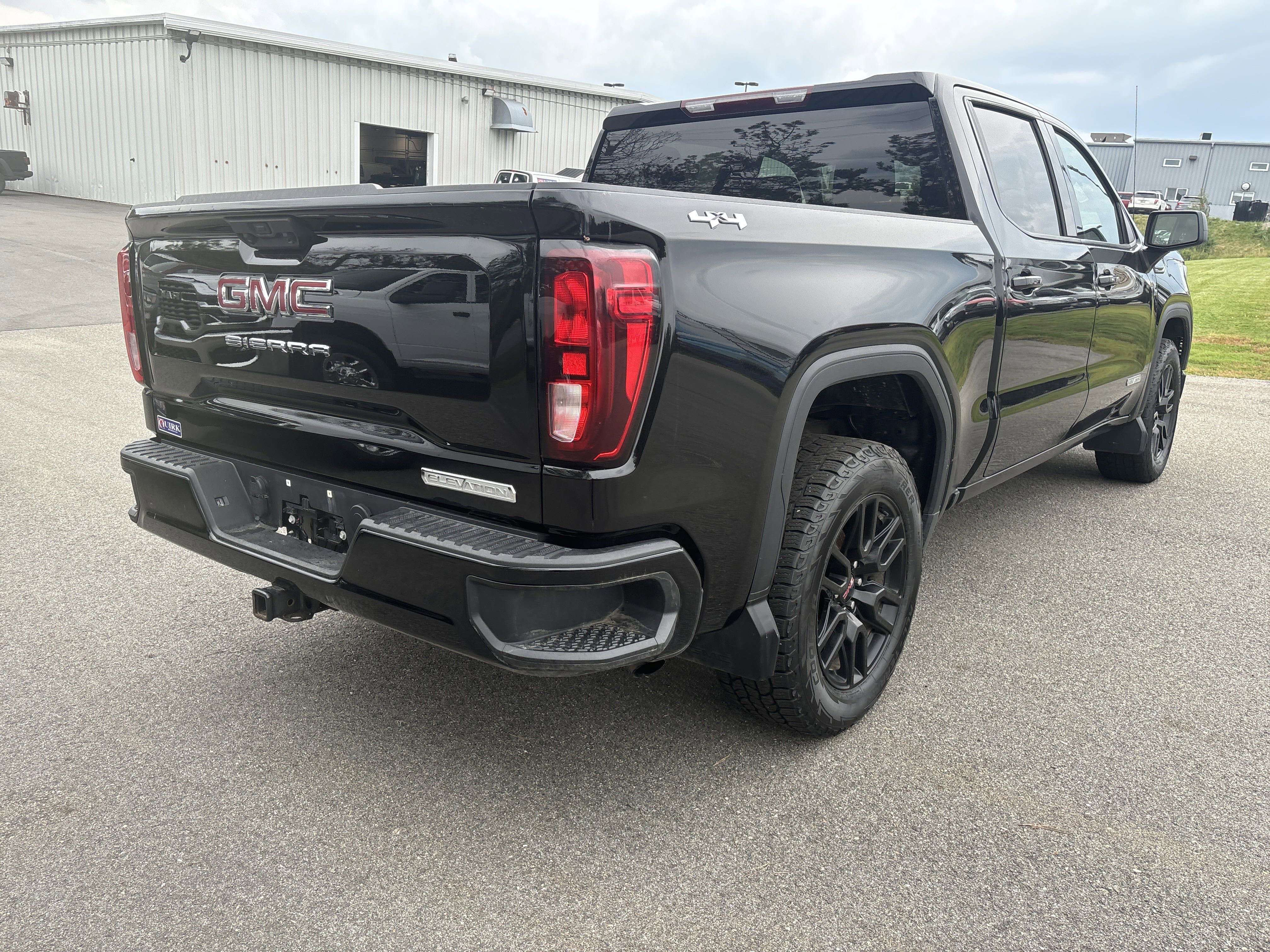 Used 2024 Onyx Black GMC Elevation image 5
