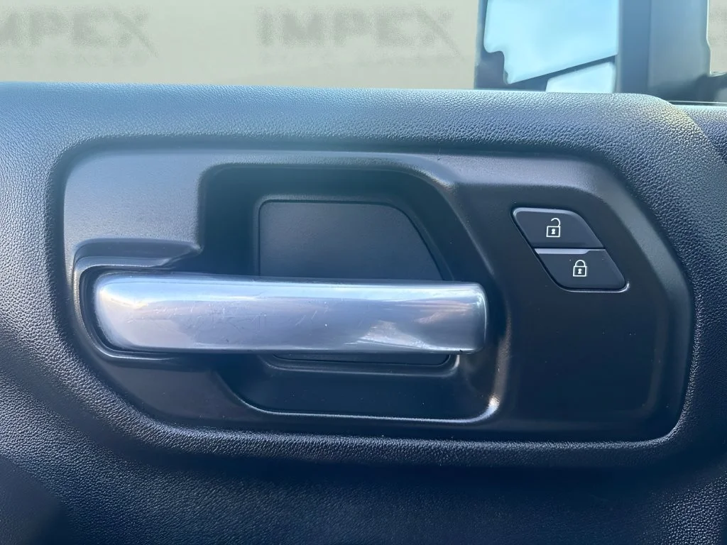Used 2021 SUMMIT WHITE Chevrolet Custom image 11