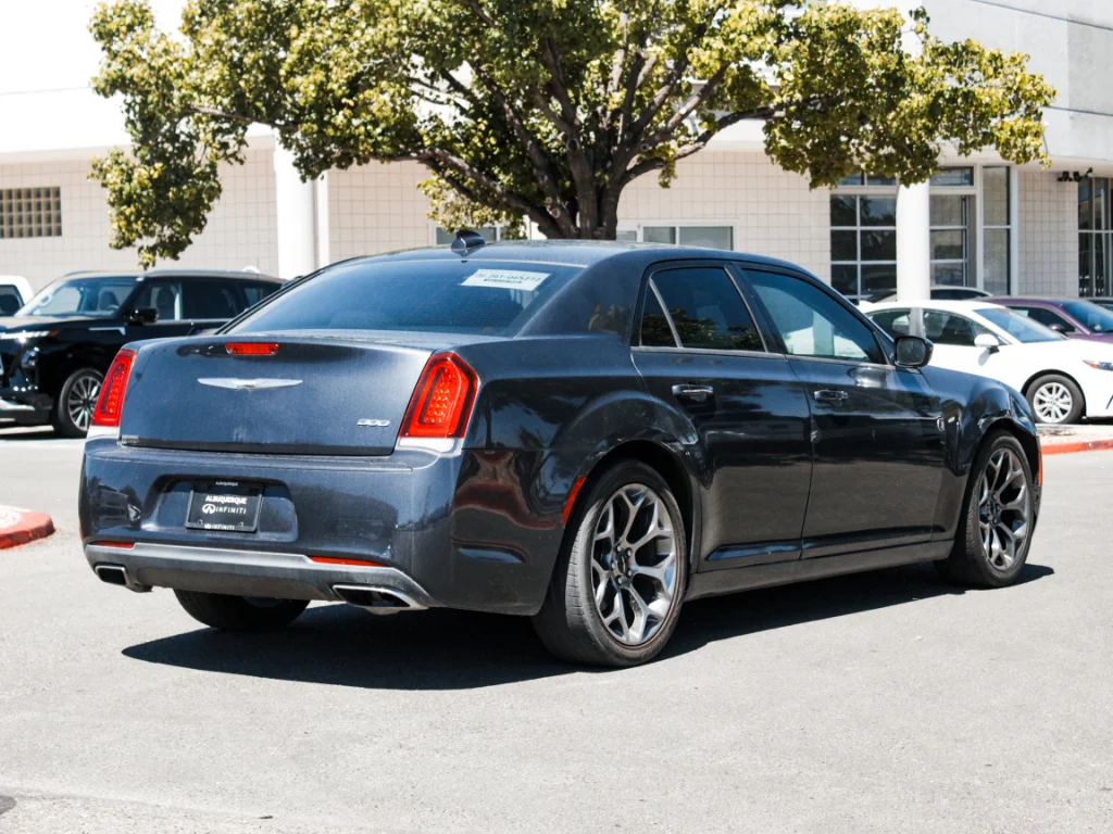 Used 2018 Gloss Black Chrysler Touring image 4