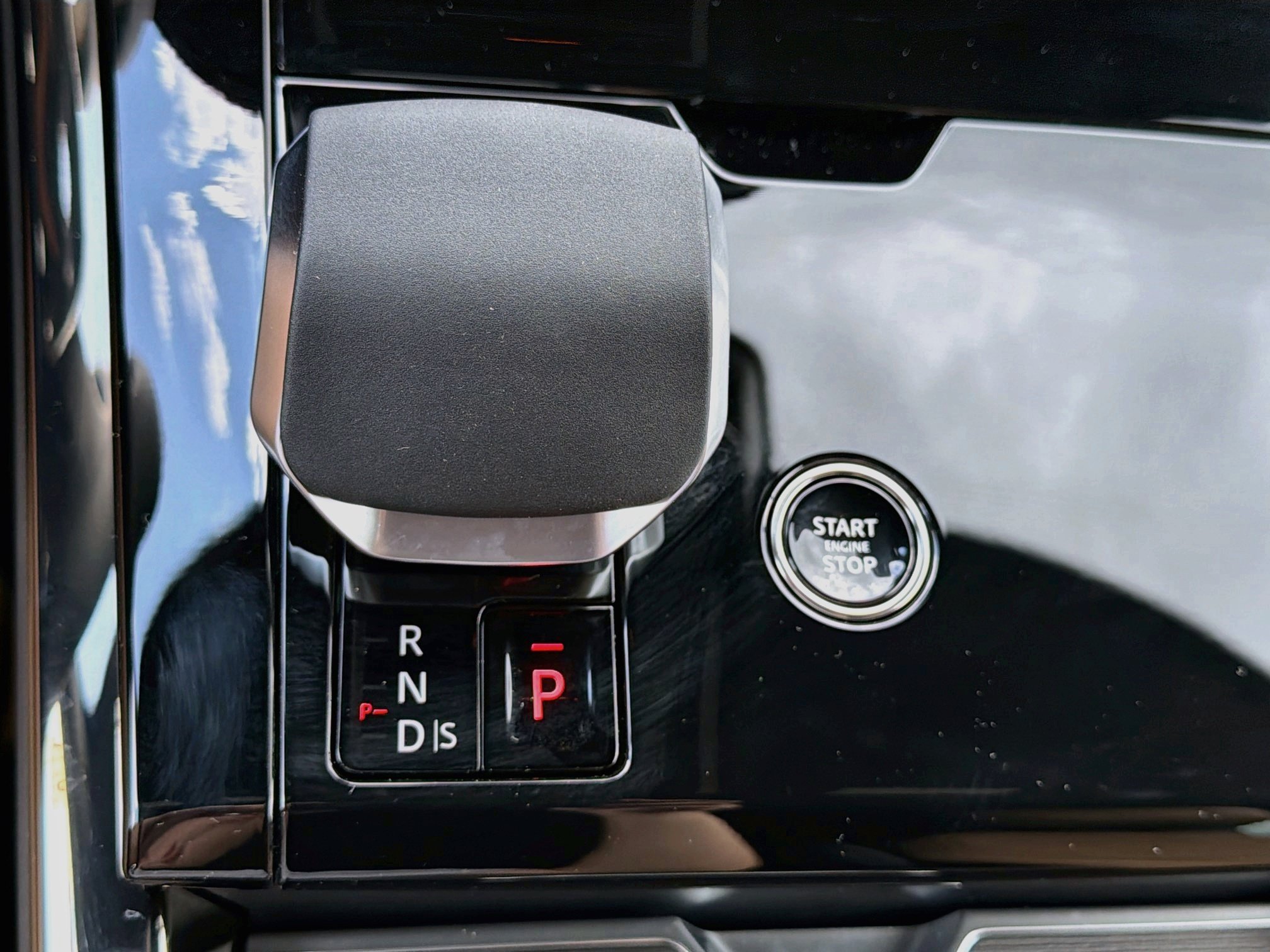 New 2026 Santorini Black LAND ROVER Dynamic SE image 30