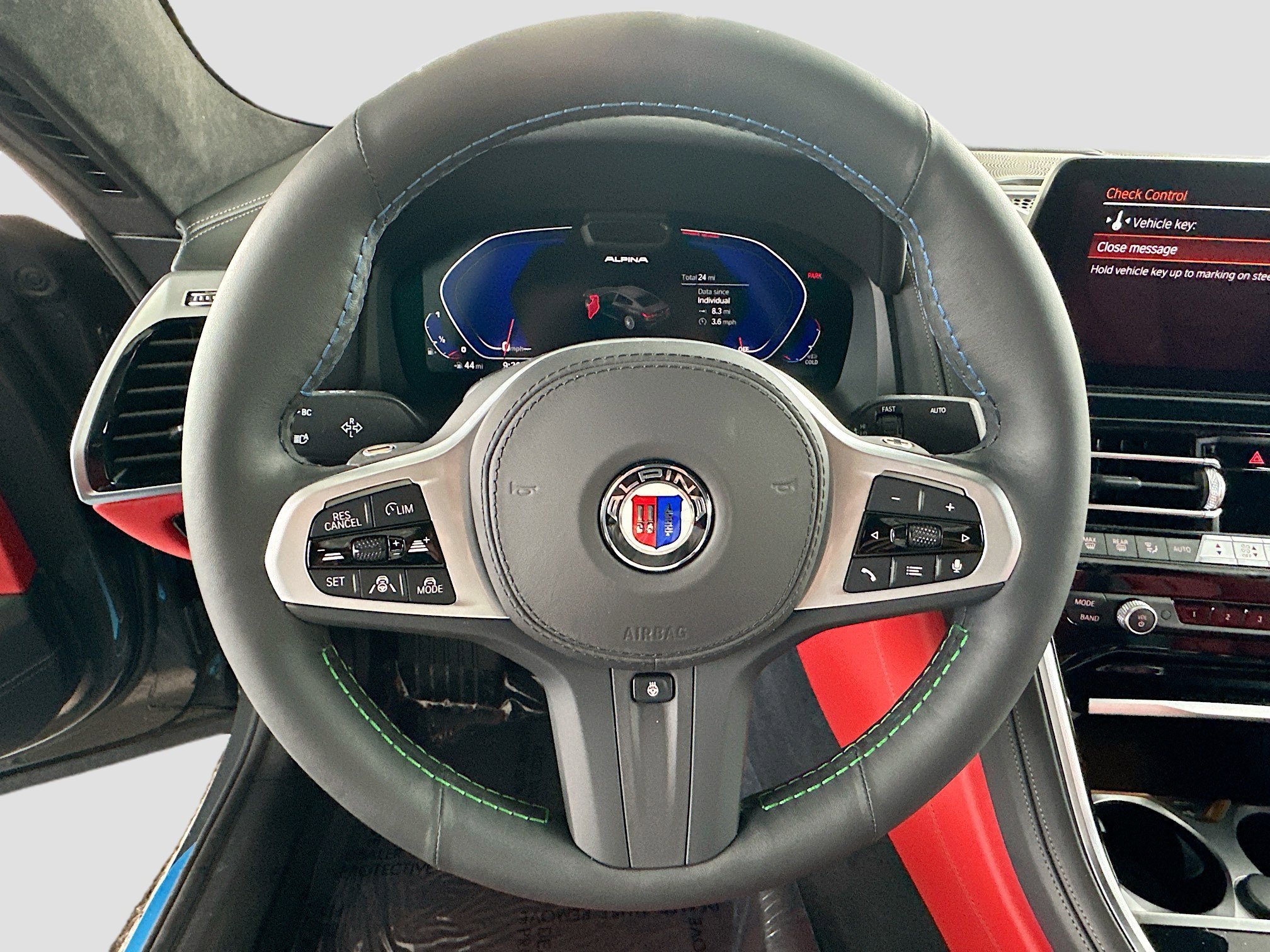 2025 BMW 8 Series Alpina B8 - Photo 9