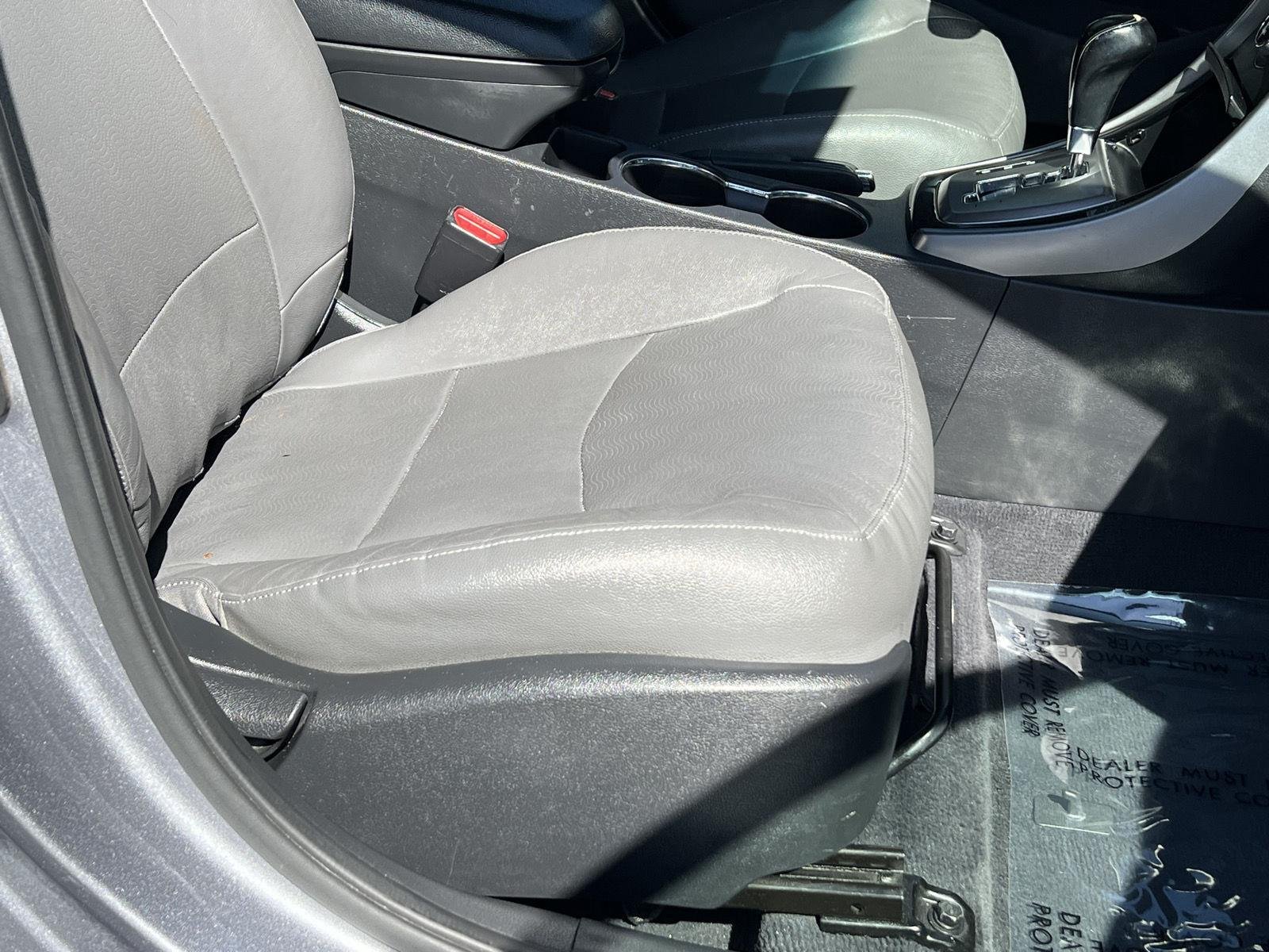Used 2013 Titanium Gray Metallic Hyundai Limited image 23