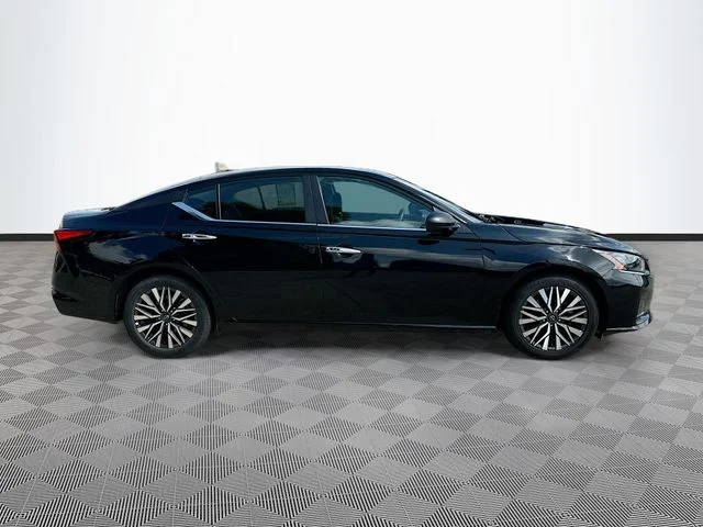 Used 2025 Black Nissan 2.5 SV image 8