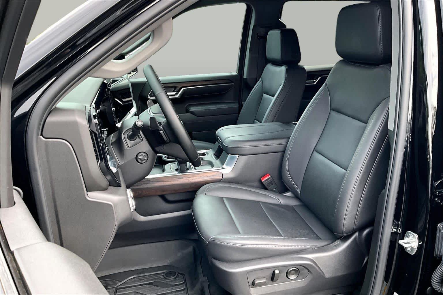 Used 2025 Onyx Black GMC SLT image 8