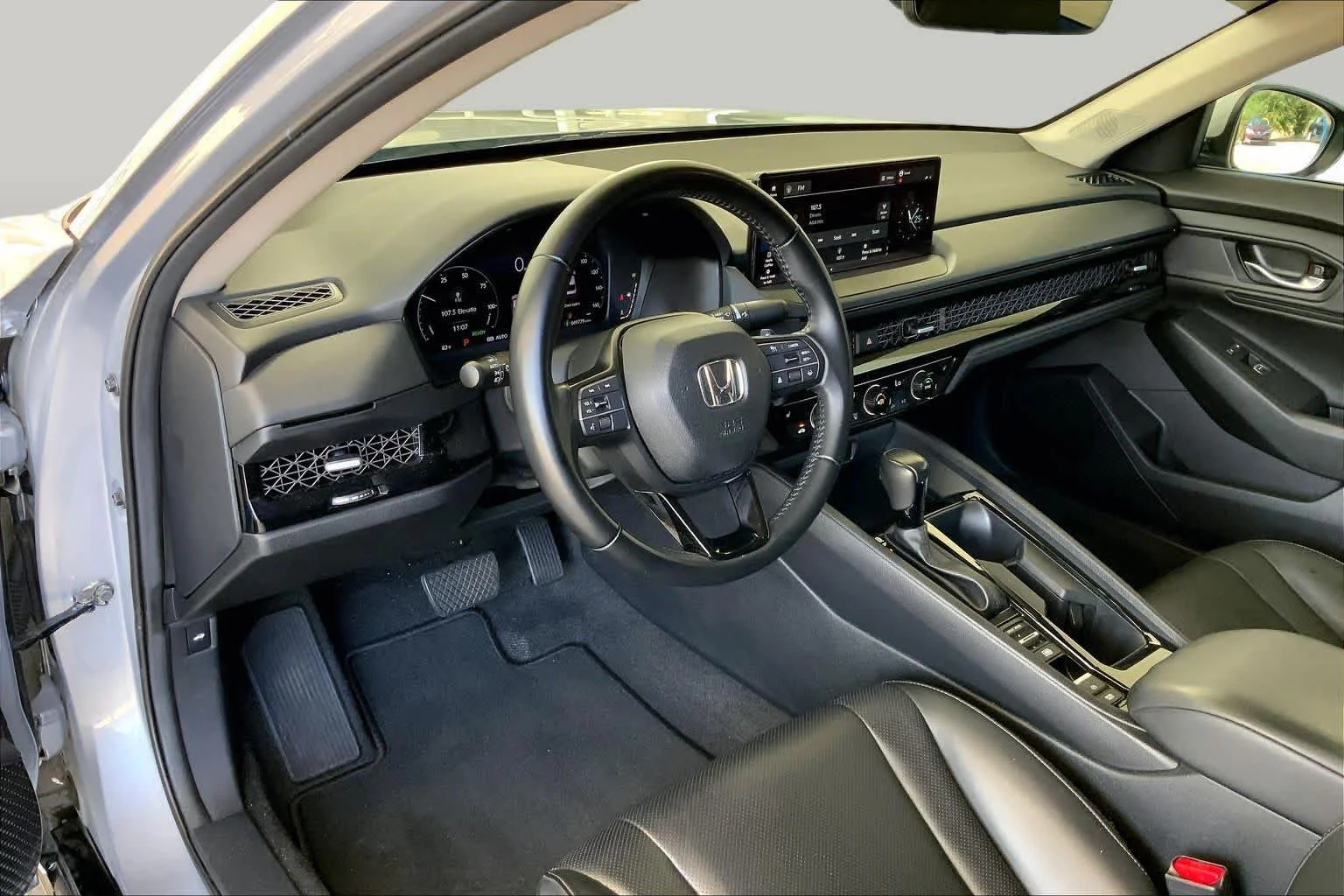 2023 Honda Accord Hybrid EX-L - Photo 18