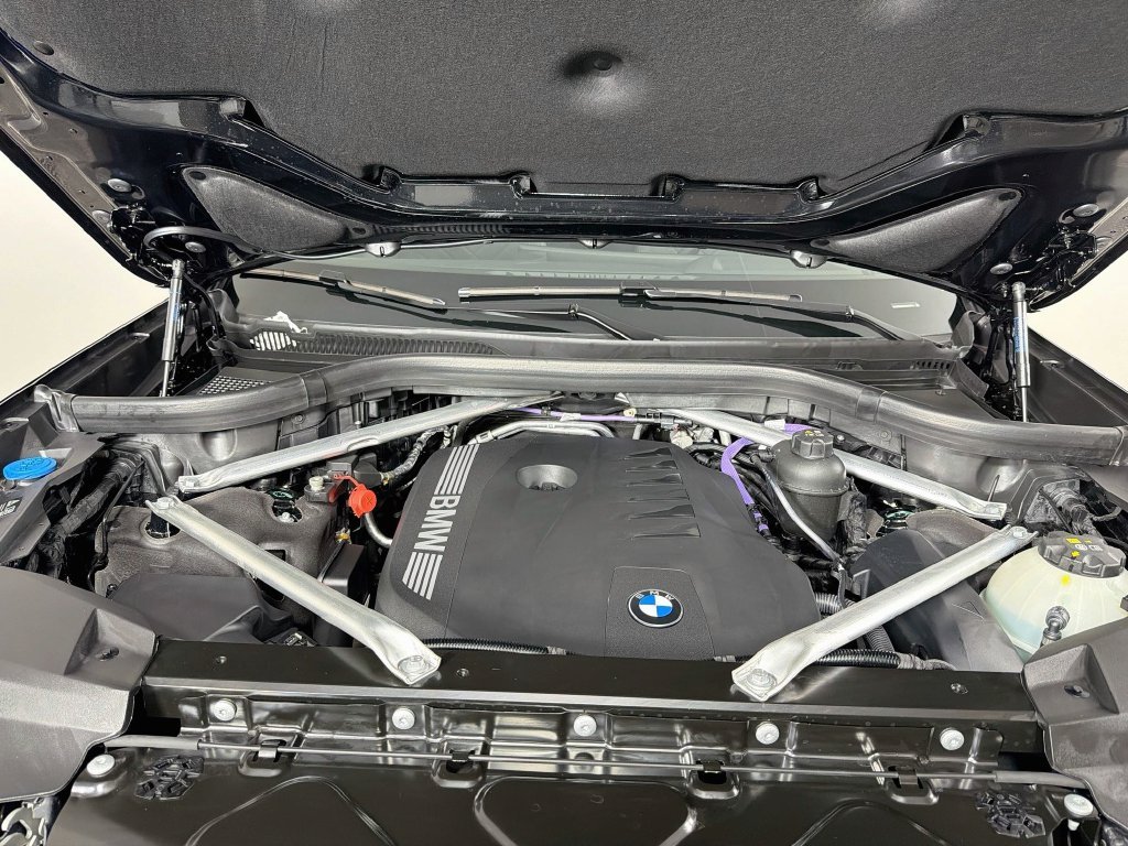 Used 2027 Black BMW xDrive40i image 33