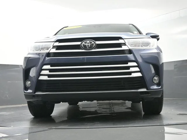 Used 2019 Blue Toyota XLE image 32
