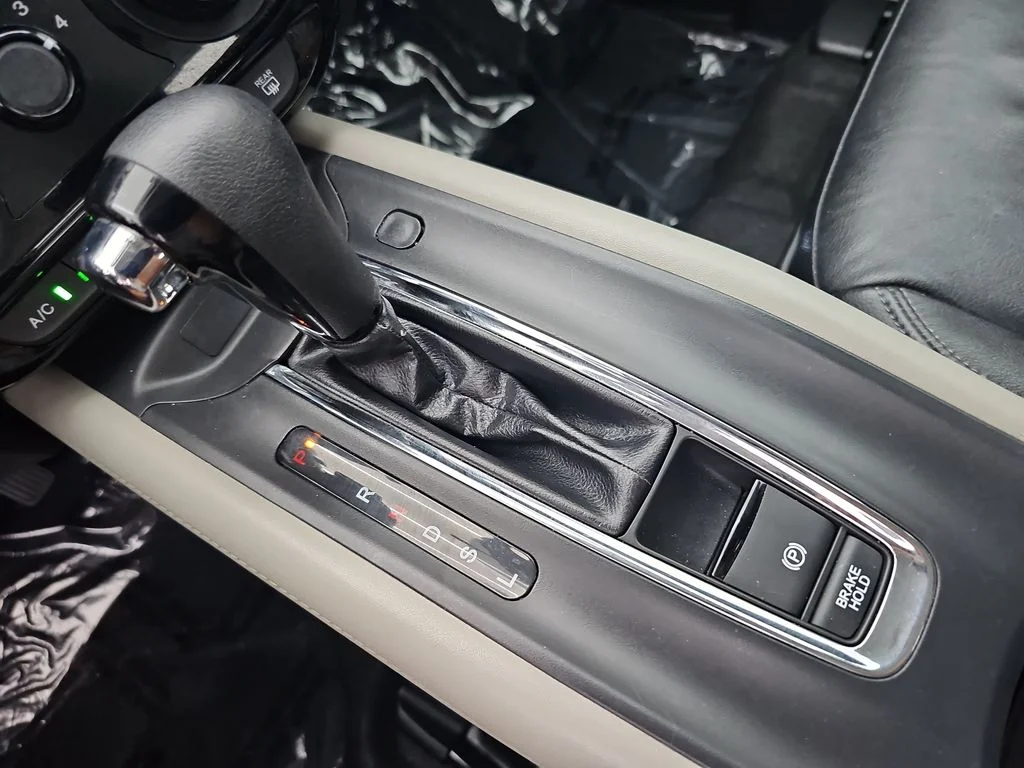Used 2018 Silver Honda LX image 28
