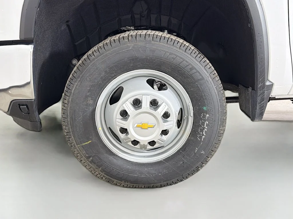 New 2026 Summit White Chevrolet Work Truck image 26
