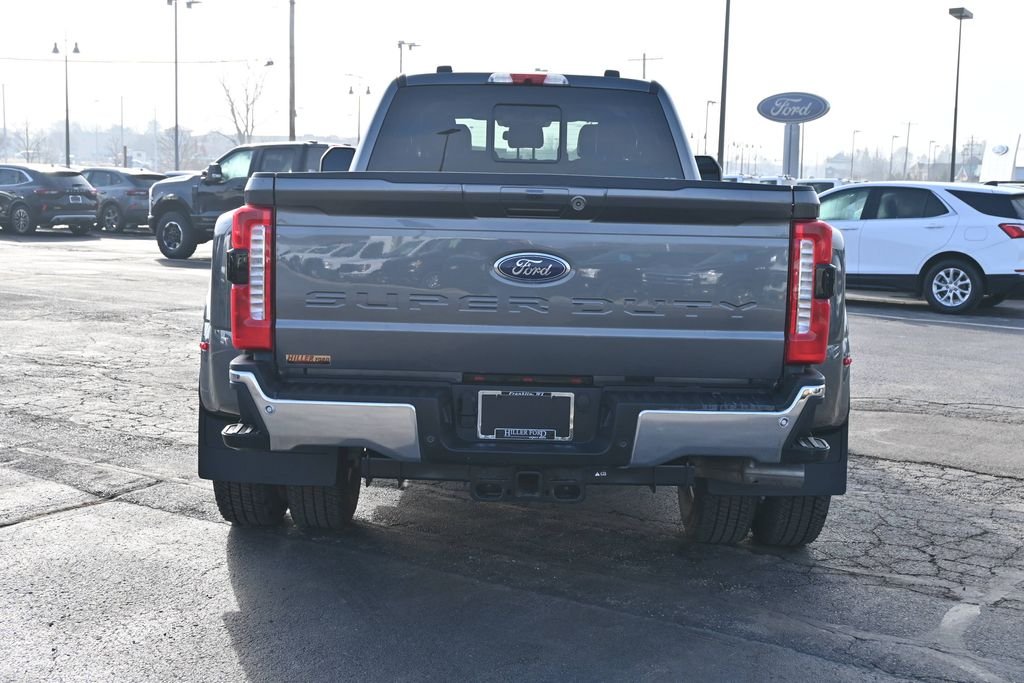 Used 2026 Gray Metallic Ford Lariat image 10