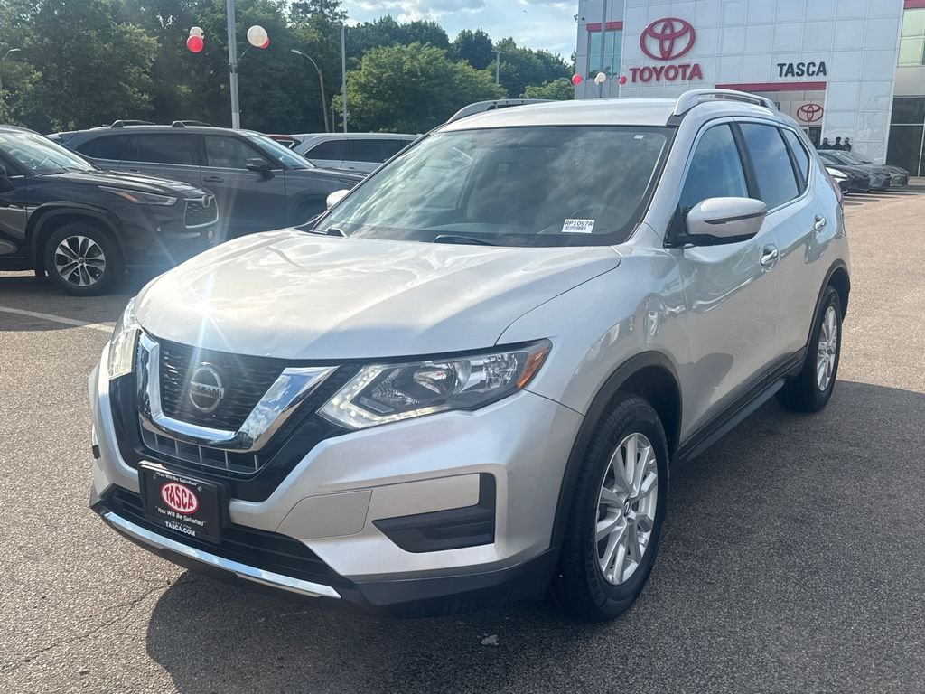 Used 2018 Silver Nissan SV image 3