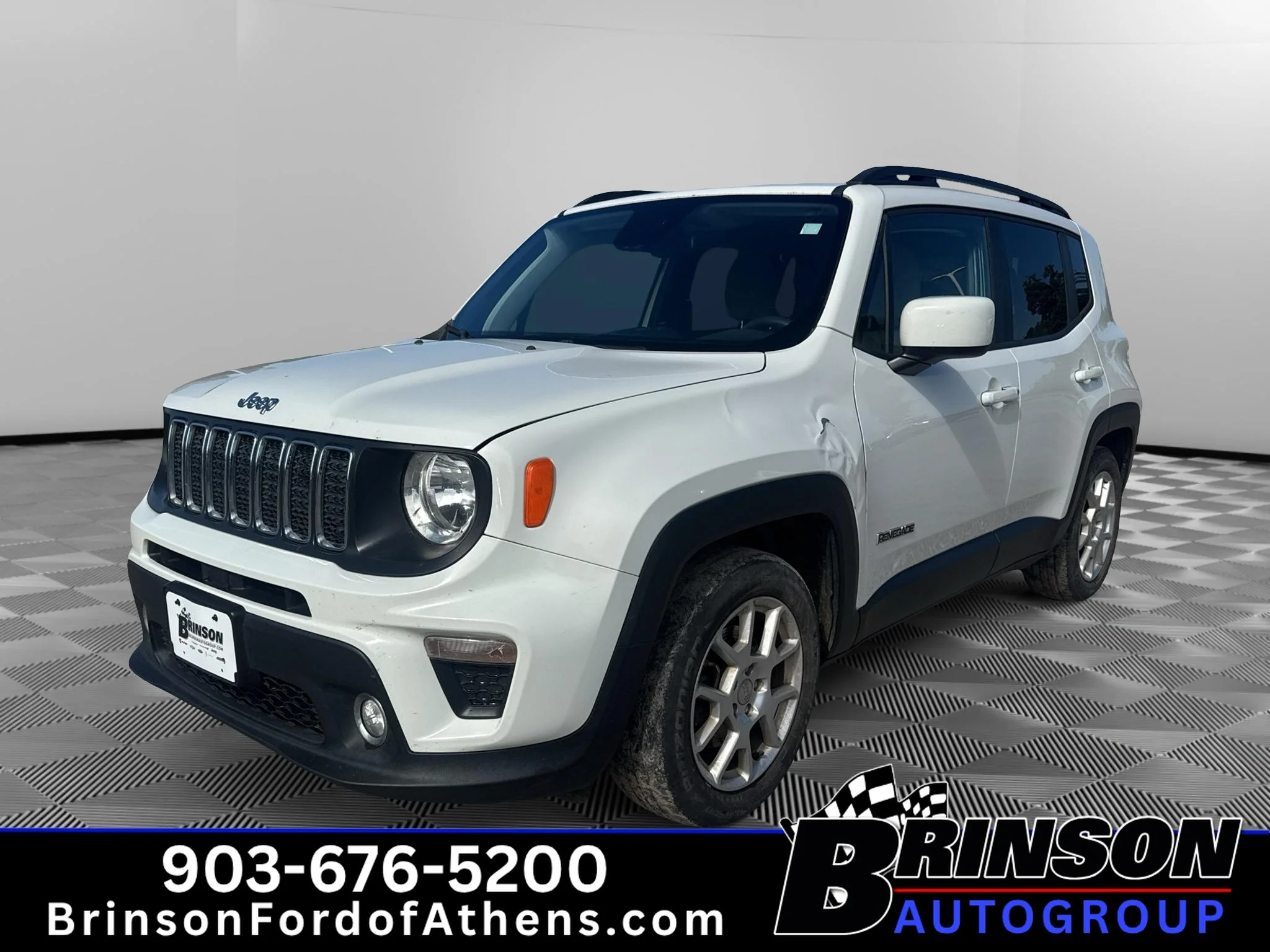 Used 2019 Alpine White Clearcoat Jeep Latitude image 1