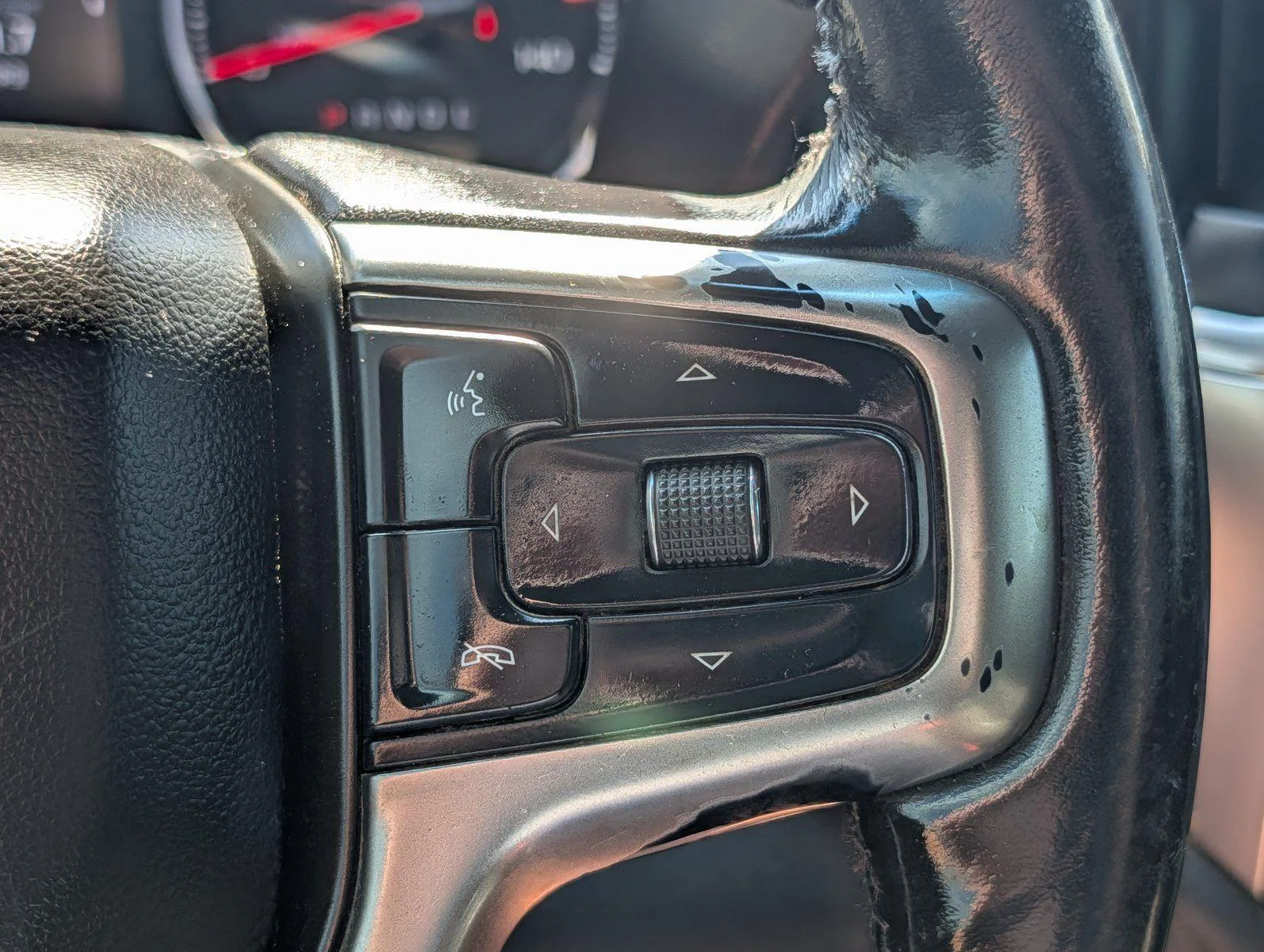 Used 2020 SUMMIT WHITE Chevrolet LT image 25