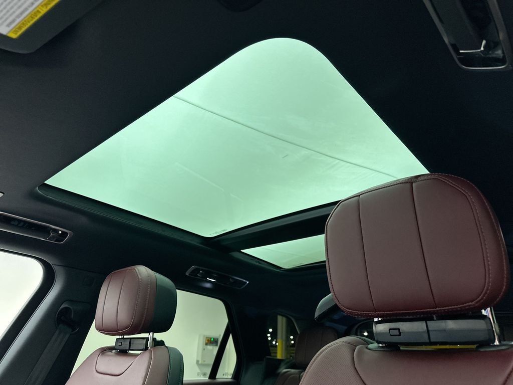 New 2026 Fuji White Land Rover Dynamic SE image 11