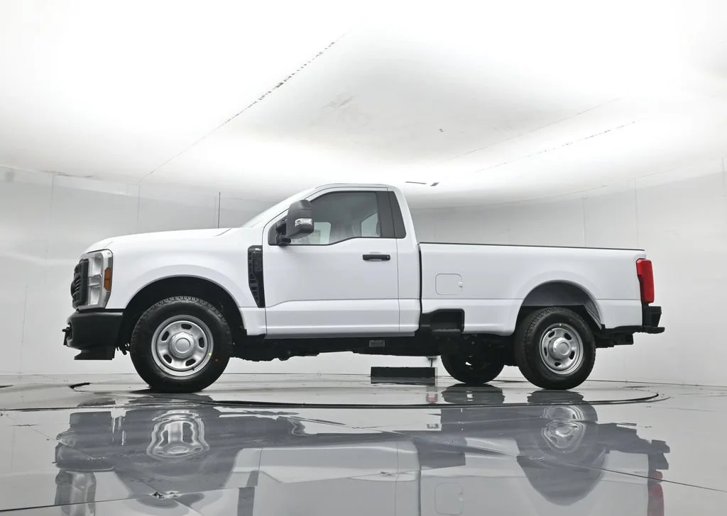 New 2027 Oxford White Ford XLT image 46