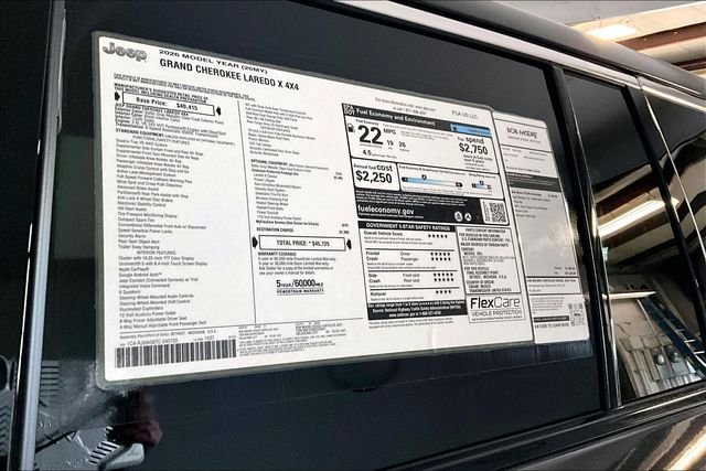 New 2026 Baltic Gray Metallic Clear-Coat Exterior Paint Jeep Laredo X image 13