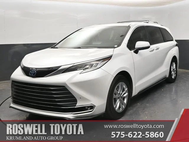 2024 Toyota Sienna Limited 7-Passenger Hybrid AWD's photo