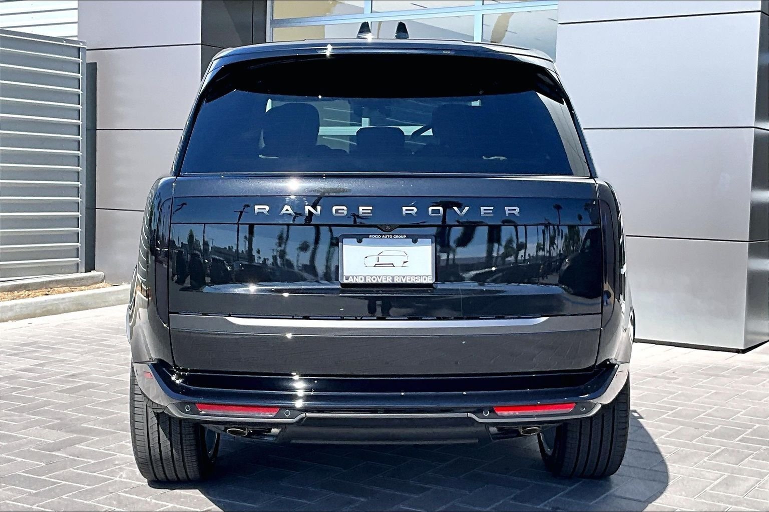 New 2026 Santorini Black Land Rover SE image 4