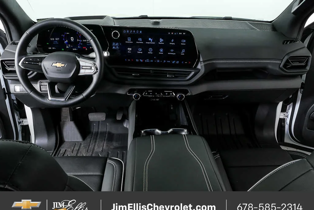 2025 Chevrolet Silverado EV LT - Photo 18