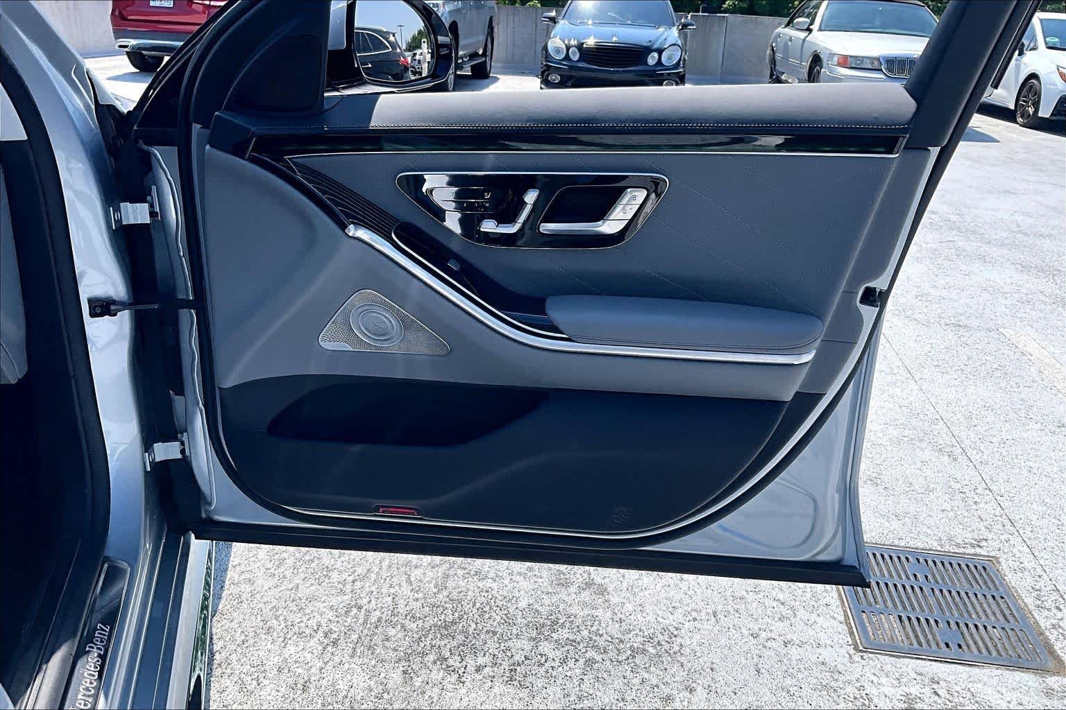 Used 2022 Cirrus Silver Mercedes-Benz S 580 image 23
