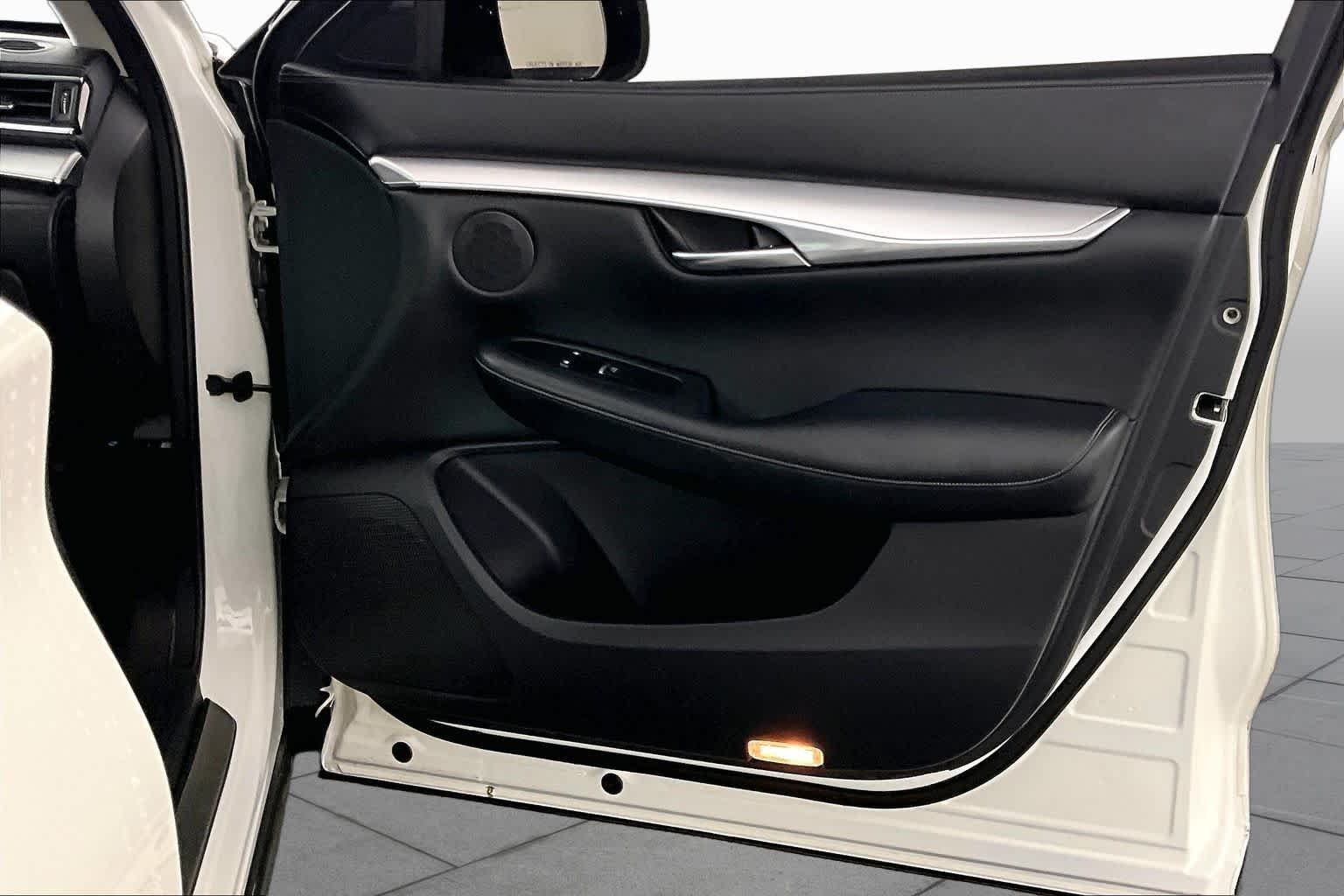 Used 2020 Majestic White INFINITI LUXE image 21
