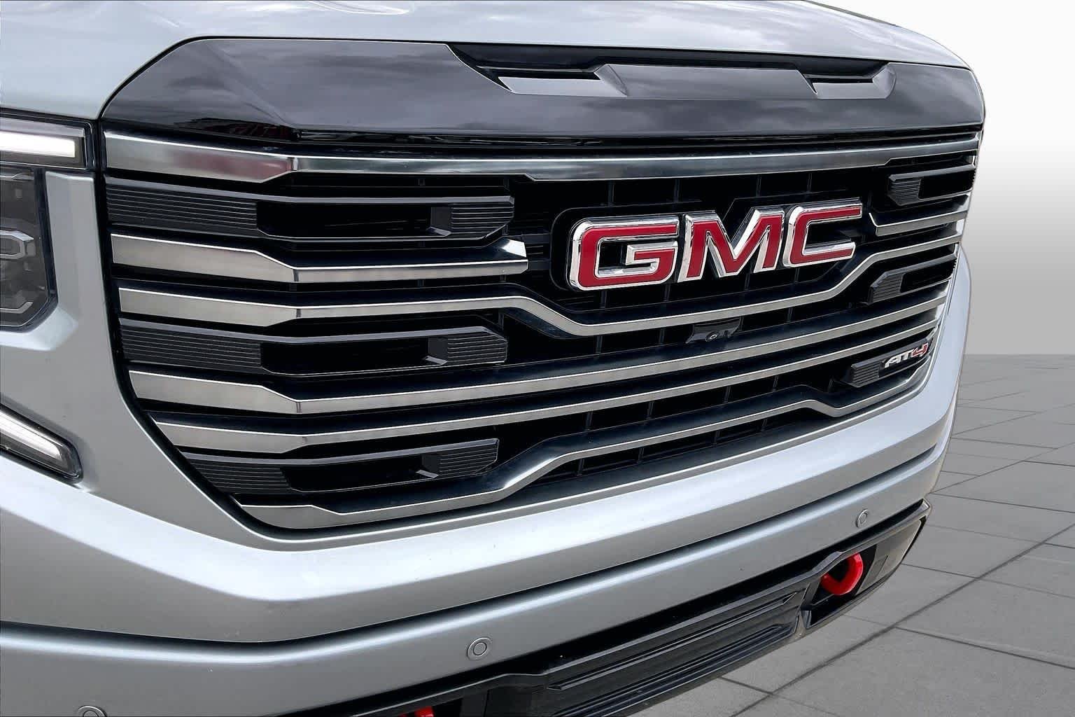 Used 2025 Sterling Metallic GMC AT4 image 29