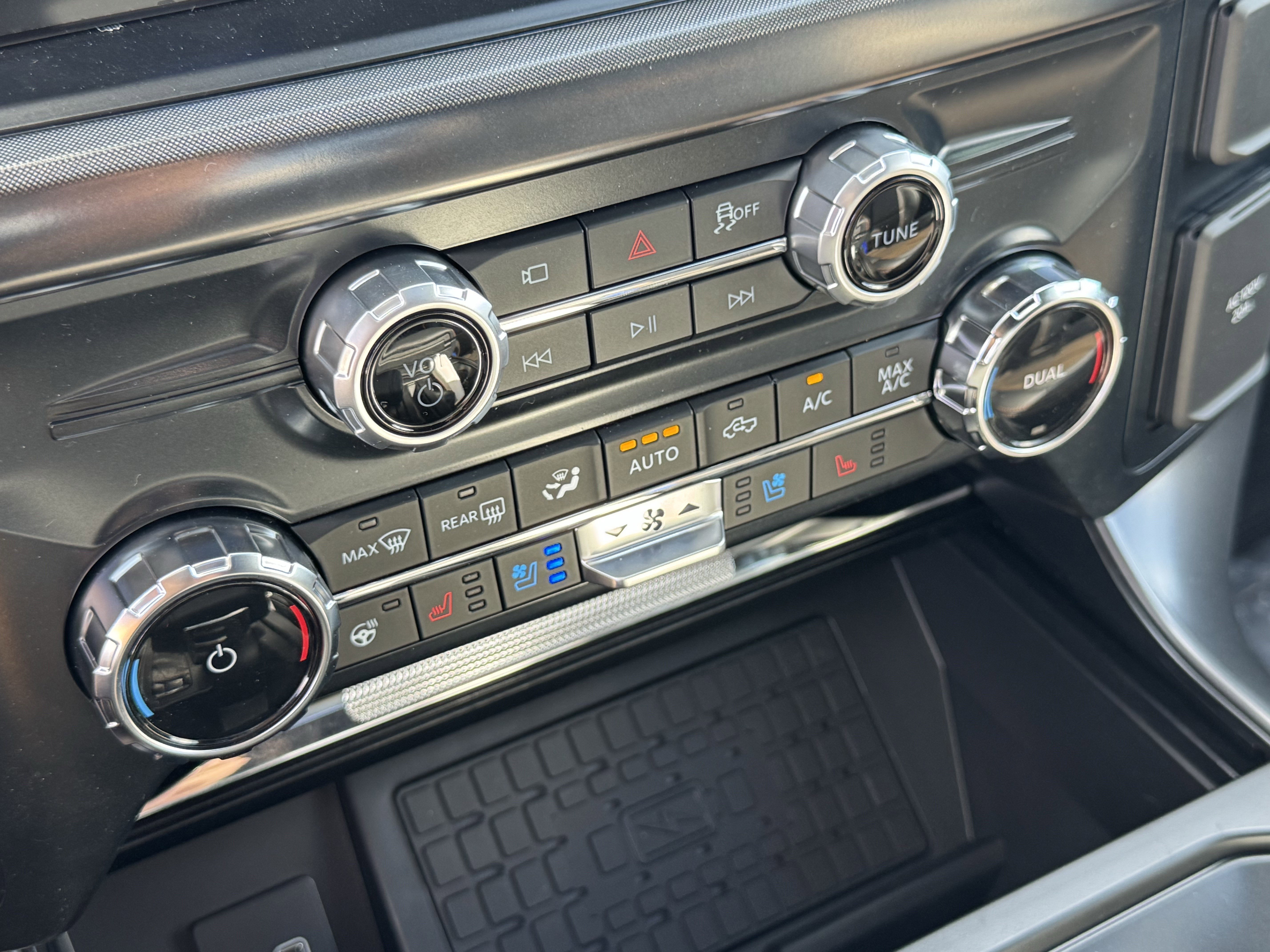 New 2026 Carbonized Gray Metallic Ford Tremor image 18