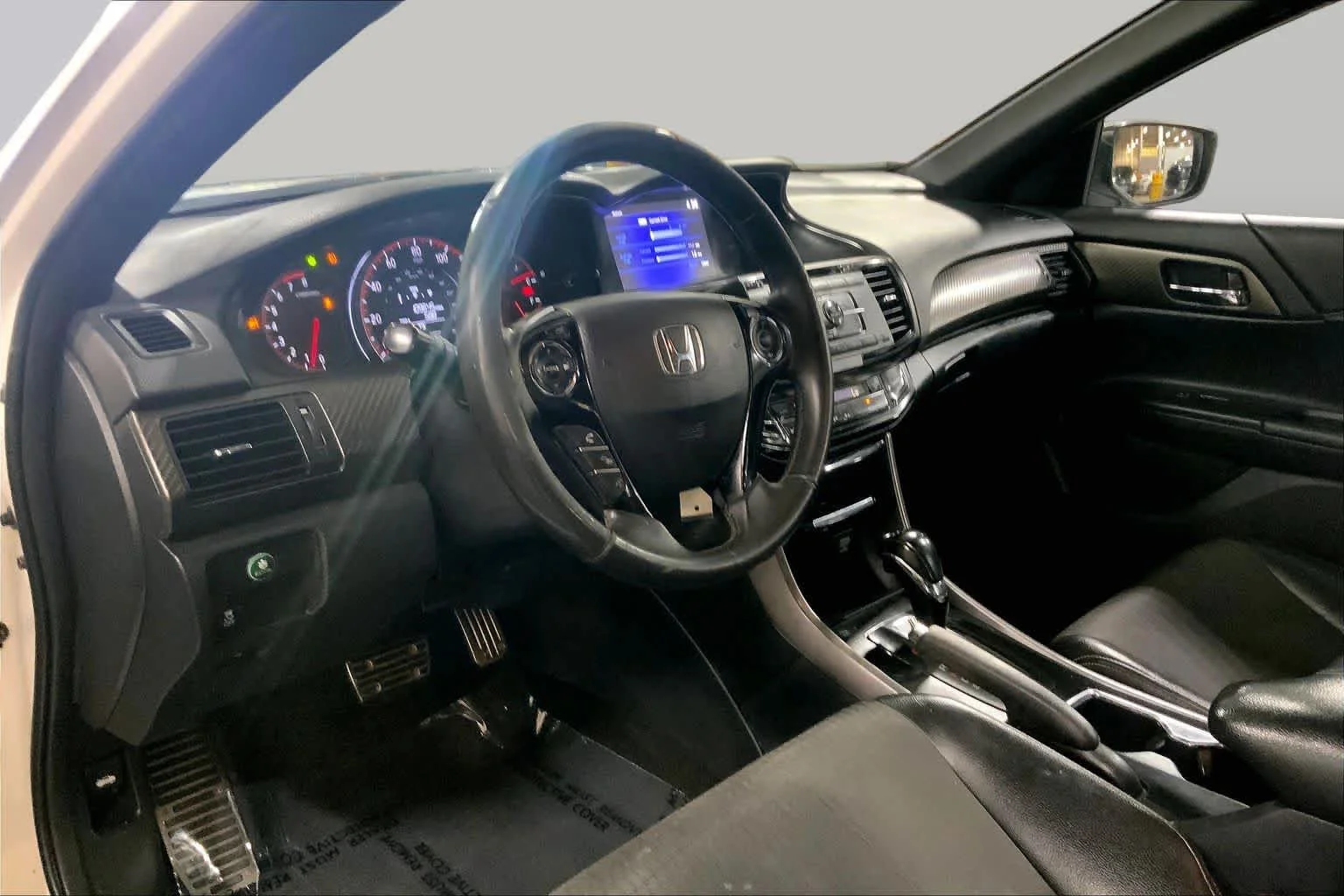 Used 2017 White Orchid Pearl Honda Sport image 18