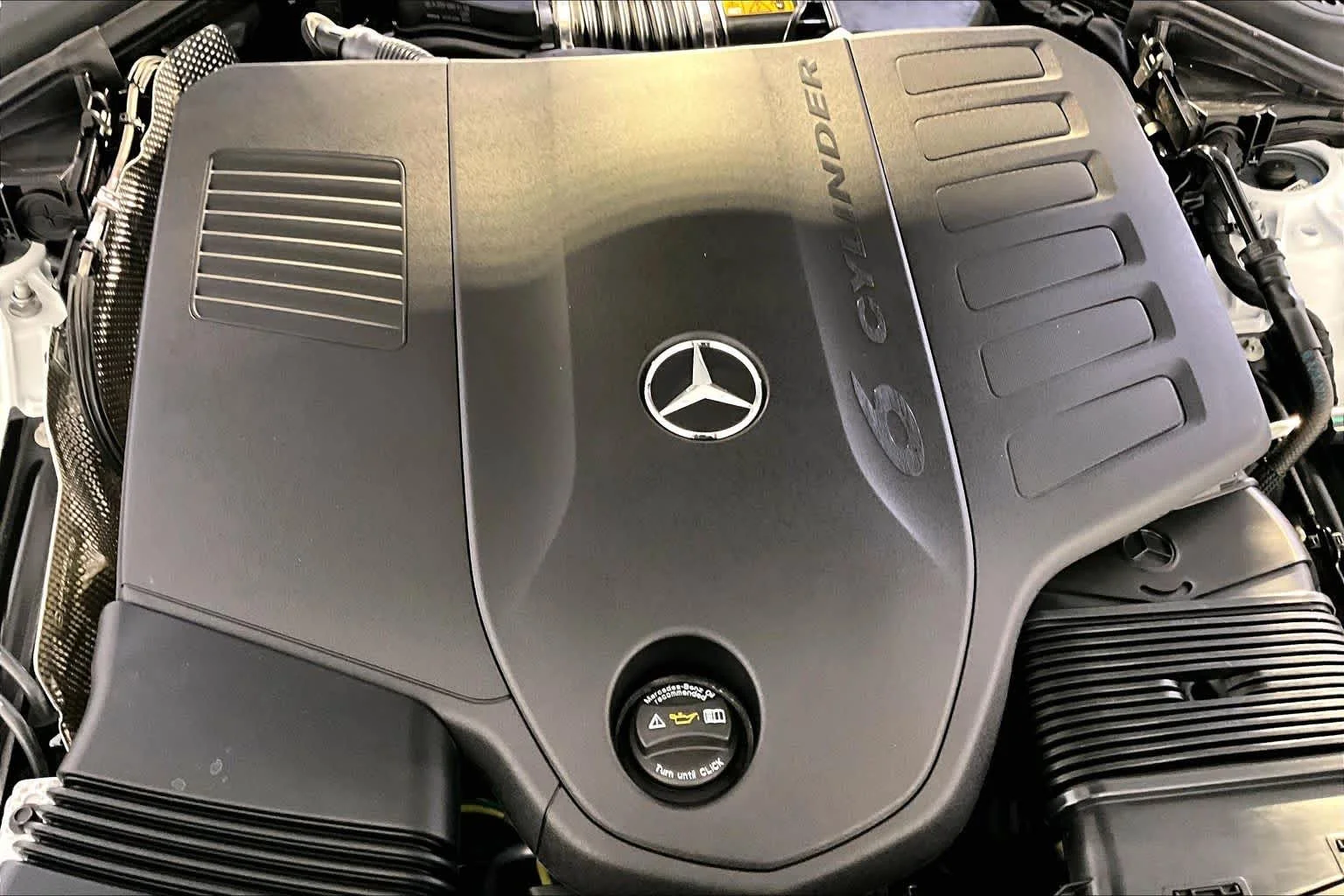 New 2027 MANUFAKTUR Moonlight White Metallic Mercedes-Benz E 450 image 15