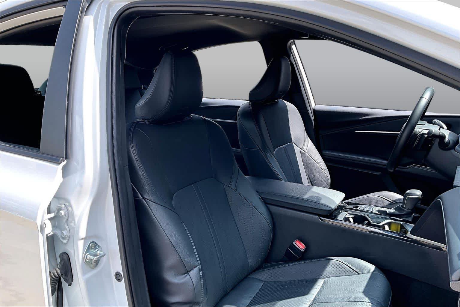 Used 2025 Wind Chill Pearl Toyota XSE image 9