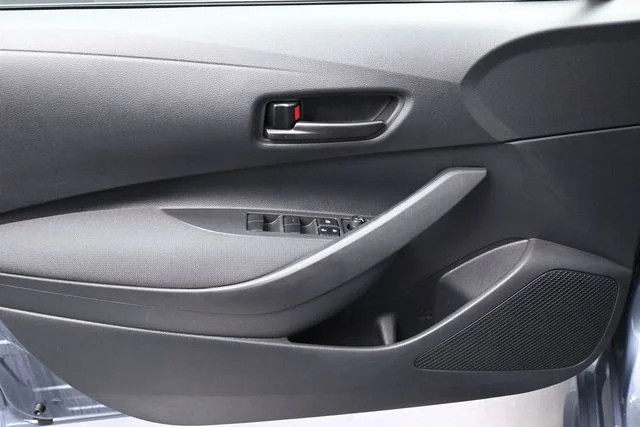 2025 Toyota Corolla LE - Photo 13
