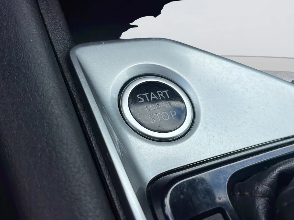 Used 2019 White Nissan 2.5 S image 13