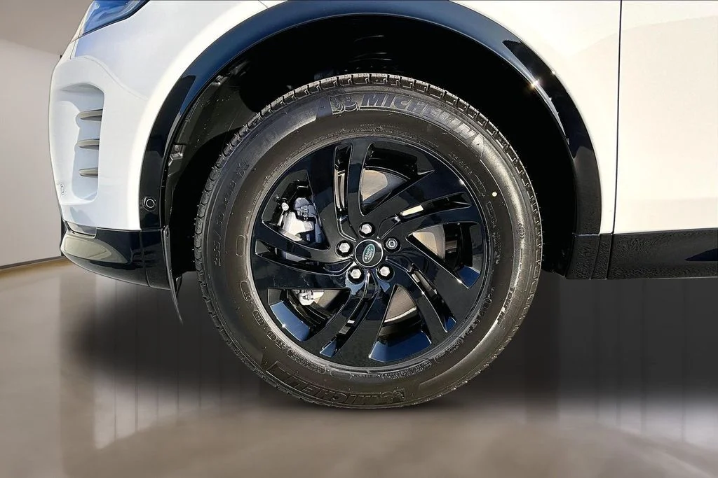 New 2026 White Land Rover Landmark image 13