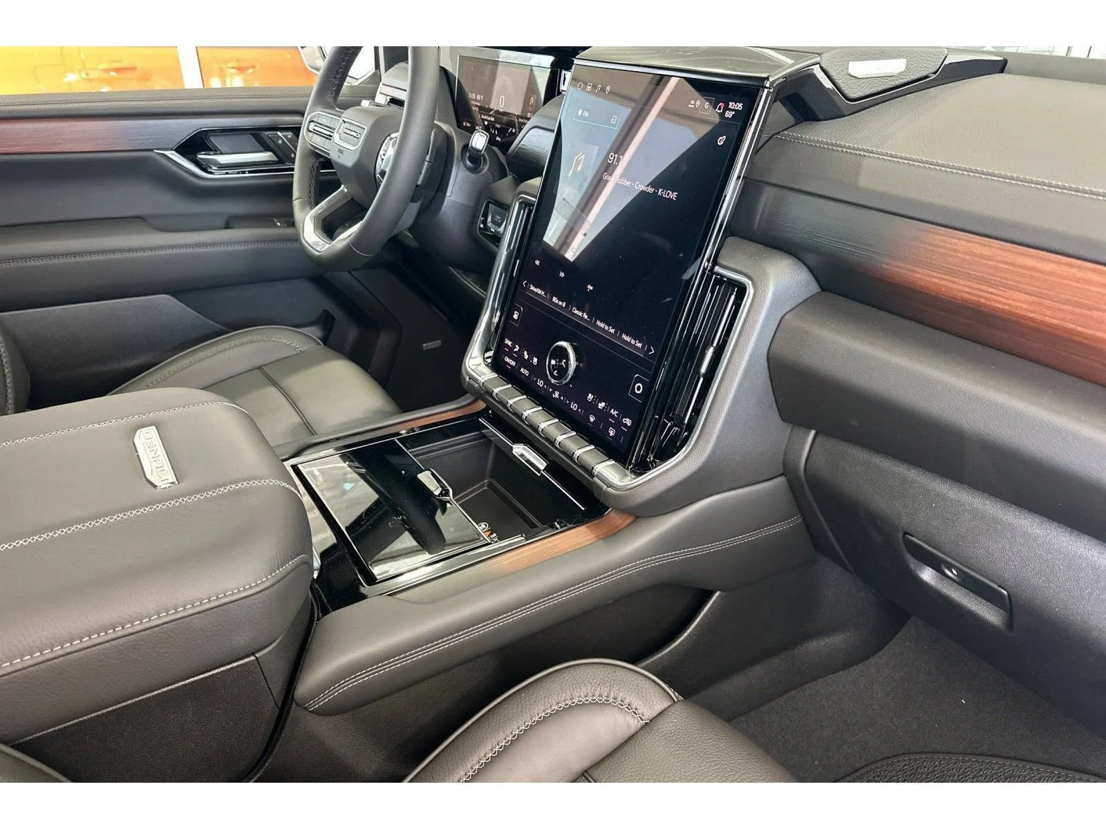 2026 GMC Yukon XL Denali - Photo 16