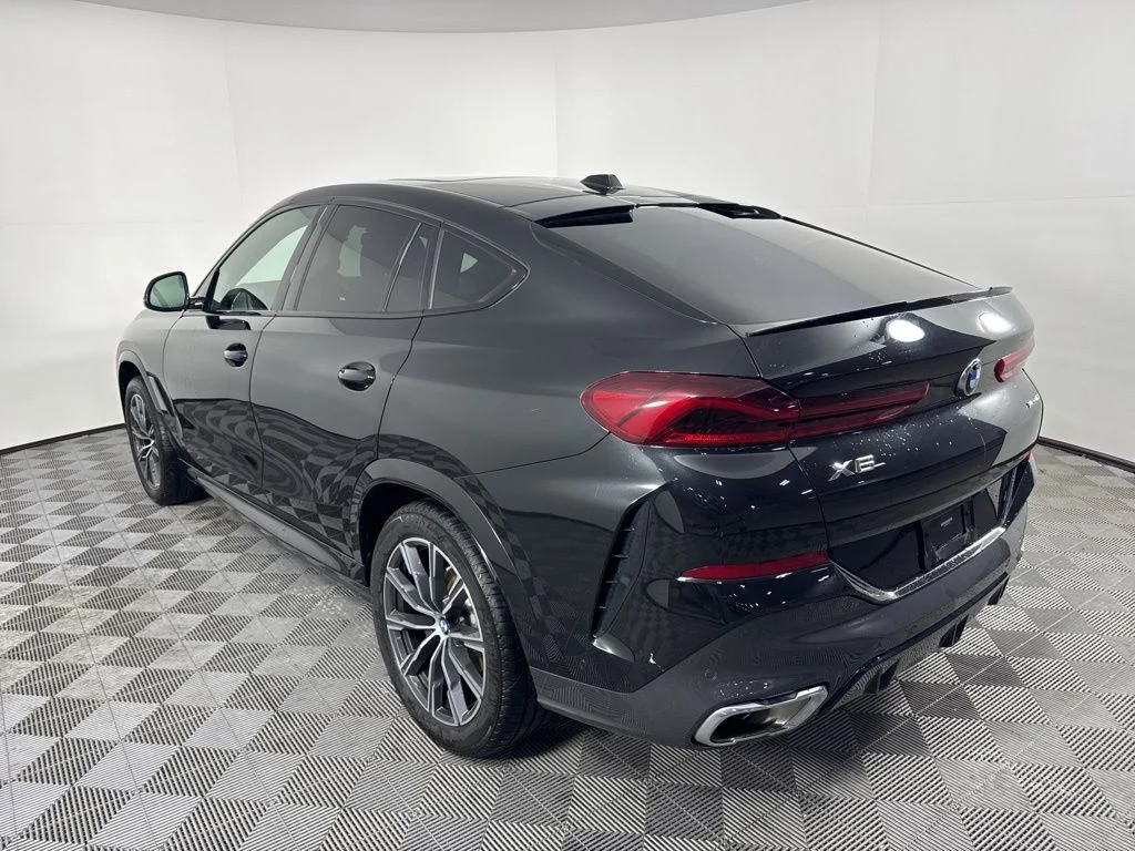 Used 2024 Black BMW xDrive40i image 7