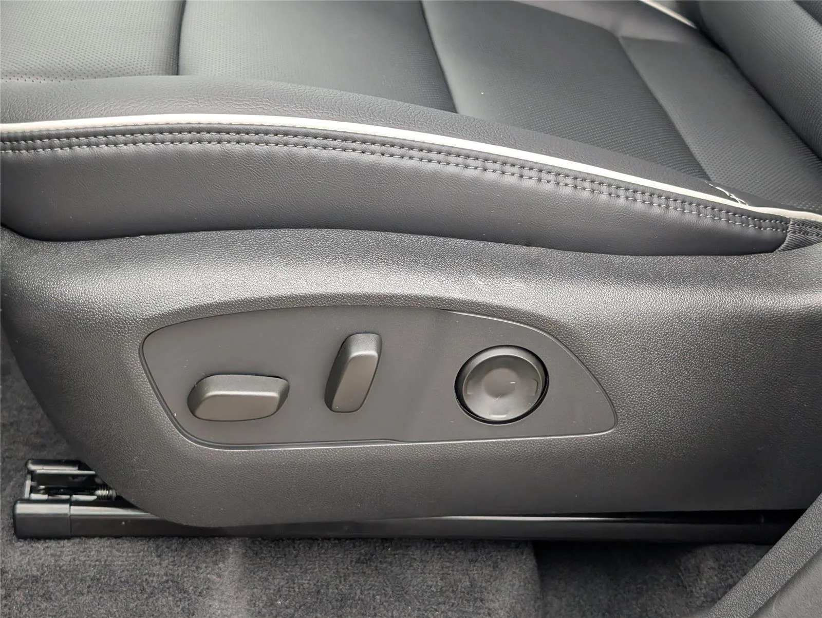 New 2026 Sterling Metallic GMC Denali image 34