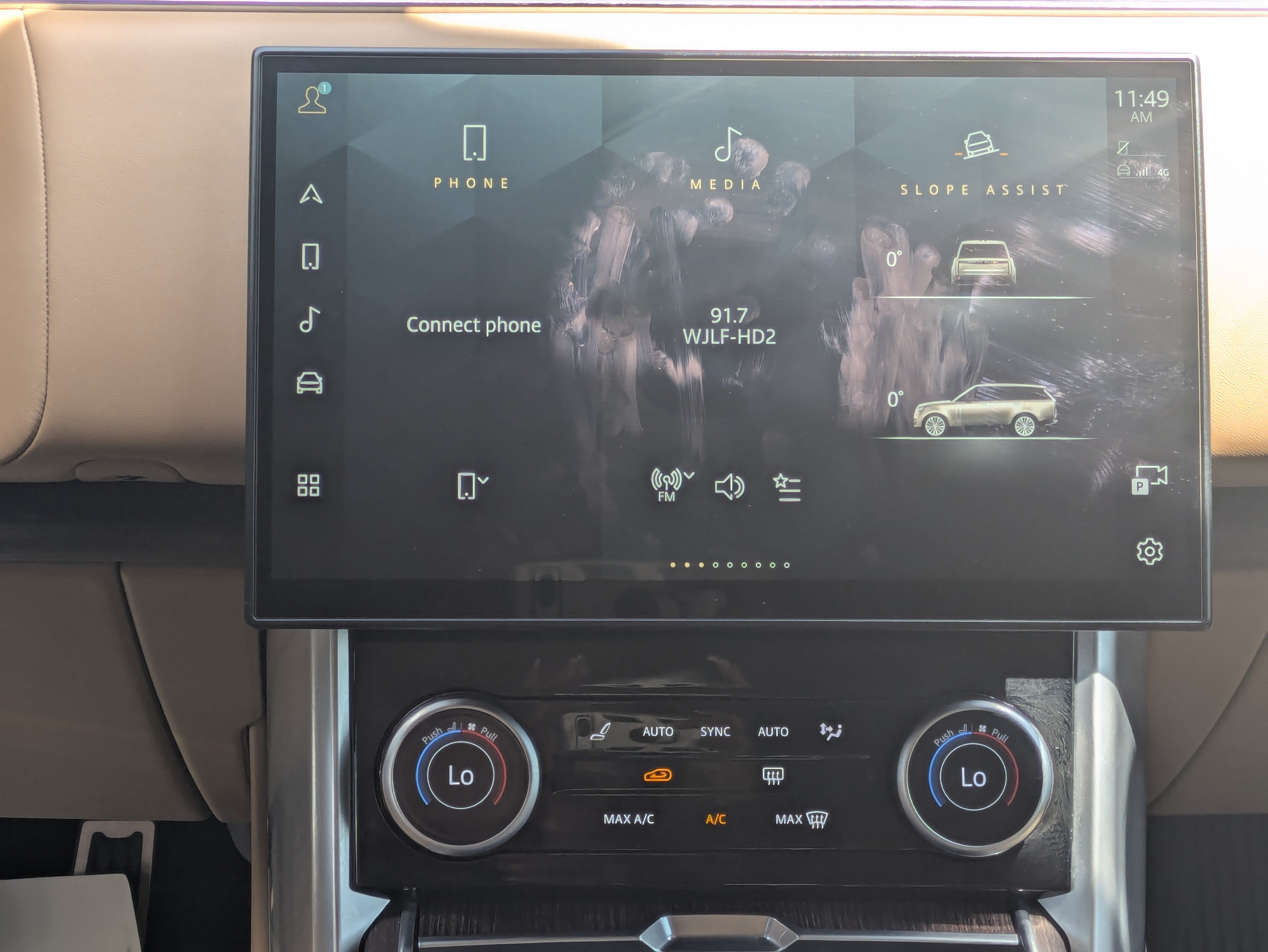 Used 2023 Fuji White Land Rover SE image 18