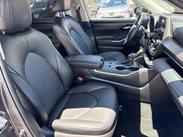 2025 Toyota Highlander XLE - Photo 26