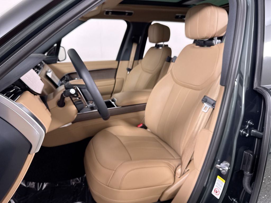 New 2026 Belgravia Green Land Rover SE LWB image 11